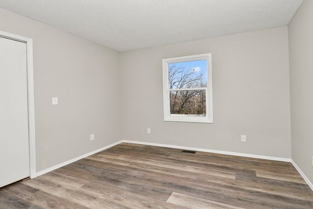 600 S 10th Avenue, Ozark, MO 65721