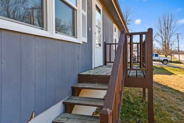 600 S 10th Avenue, Ozark, MO 65721