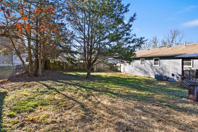 600 S 10th Avenue, Ozark, MO 65721