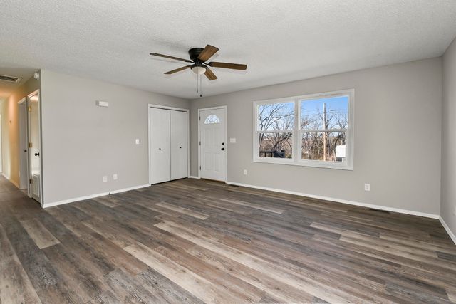 600 S 10th Avenue, Ozark, MO 65721