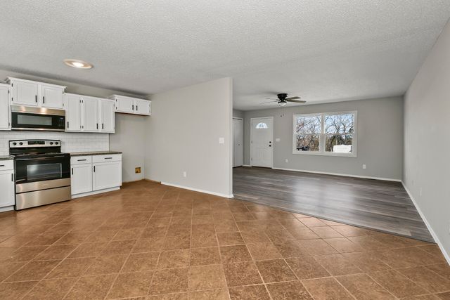 600 S 10th Avenue, Ozark, MO 65721