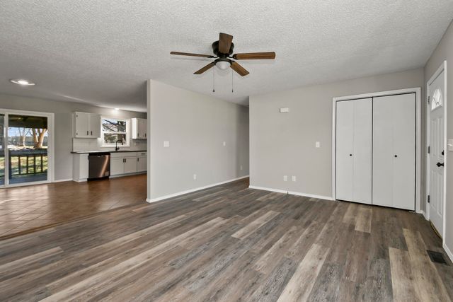 600 S 10th Avenue, Ozark, MO 65721