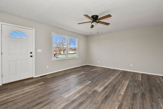 600 S 10th Avenue, Ozark, MO 65721