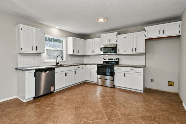 600 S 10th Avenue, Ozark, MO 65721