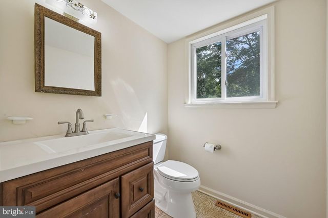 5 TUCKERTON RD, Shamong Twp, NJ 08088