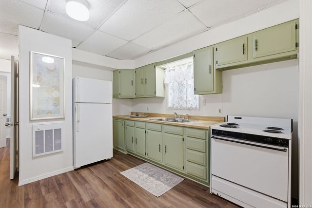 618 E IRELAND ST, Seguin, TX 78155