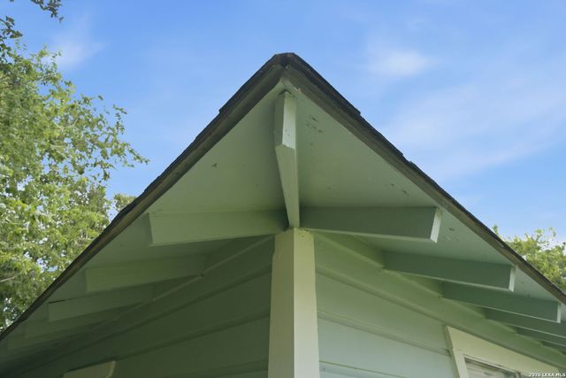 618 E IRELAND ST, Seguin, TX 78155