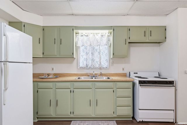 618 E IRELAND ST, Seguin, TX 78155