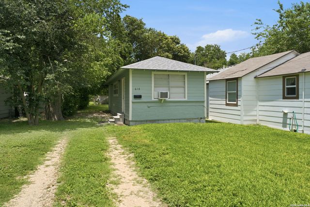 618 E IRELAND ST, Seguin, TX 78155