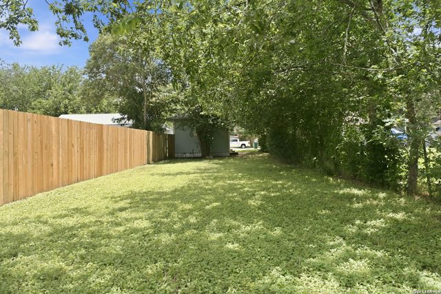 618 E IRELAND ST, Seguin, TX 78155