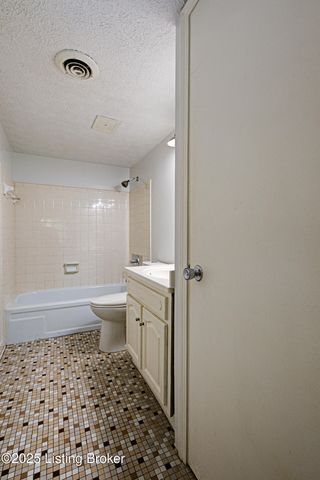 726 Zorn Ave 5, Louisville, KY 40206