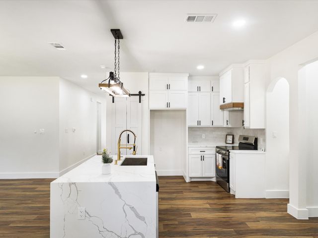 105 Oakwood Drive, Trinidad, TX 75163