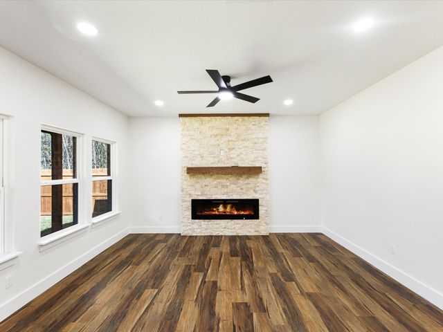 105 Oakwood Drive, Trinidad, TX 75163