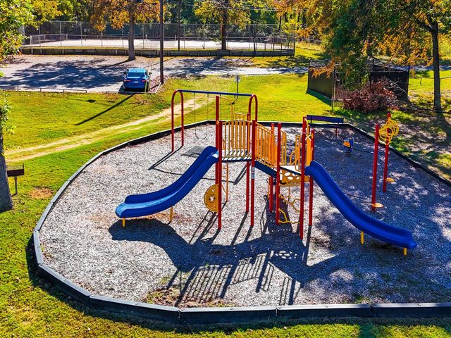 105 Oakwood Drive, Trinidad, TX 75163