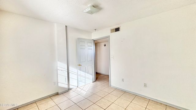 2717 Idalia Avenue B, El Paso, TX 79930