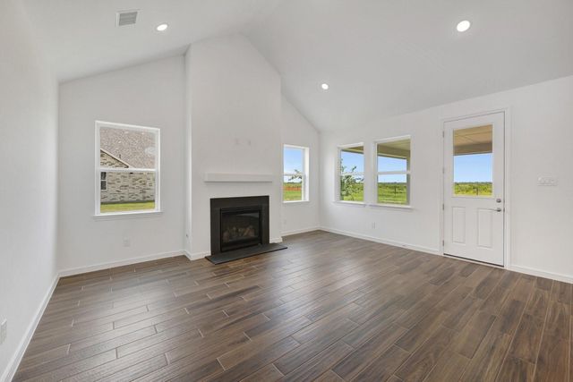 215 Dunovant Drive, Sealy, TX 77474