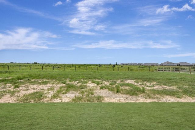 215 Dunovant Drive, Sealy, TX 77474