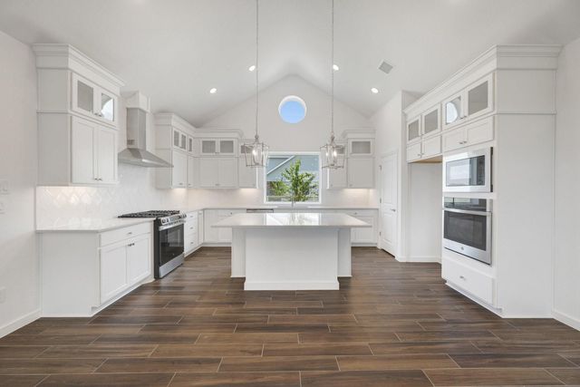 215 Dunovant Drive, Sealy, TX 77474