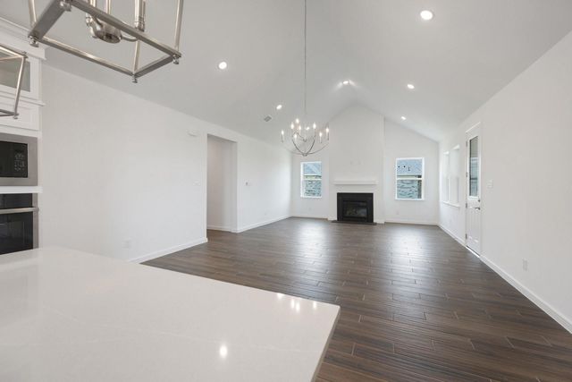 215 Dunovant Drive, Sealy, TX 77474