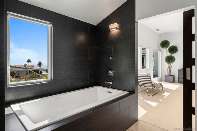 7324 Remley Pl, La Jolla, CA 92037