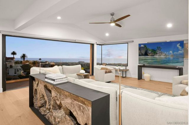 7324 Remley Pl, La Jolla, CA 92037