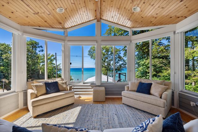 3987 Lake Shore Drive, Michiana Vllg, MI 49117