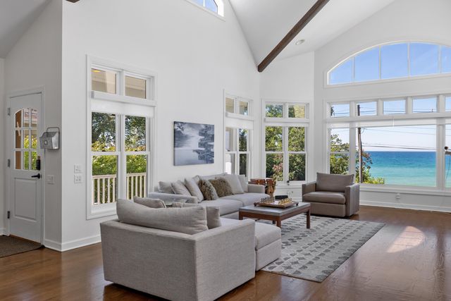 3987 Lake Shore Drive, Michiana Vllg, MI 49117