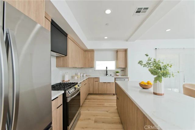 540 N Serrano Avenue, Los Angeles, CA 90004