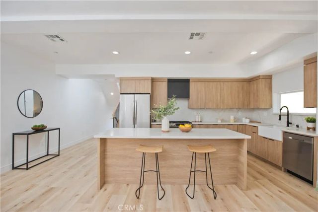 540 N Serrano Avenue, Los Angeles, CA 90004