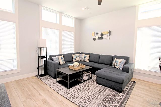 157 S Spring St, Pensacola, FL 32502