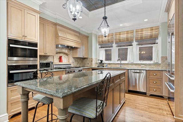 1325 N Astor Street 2, Chicago, IL 60610
