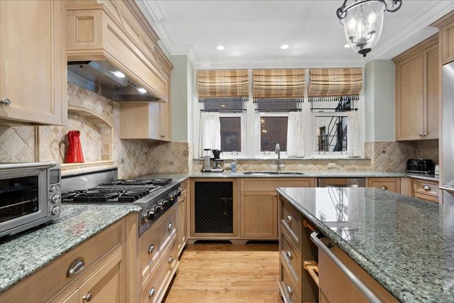 1325 N Astor Street 2, Chicago, IL 60610