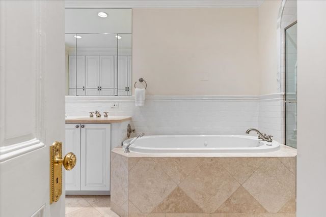 1325 N Astor Street 2, Chicago, IL 60610