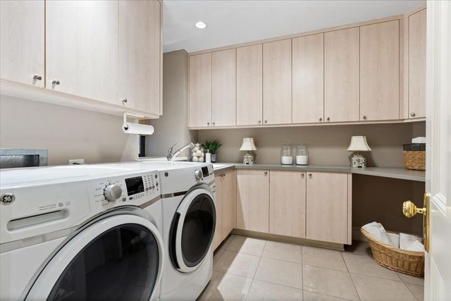 1325 N Astor Street 2, Chicago, IL 60610