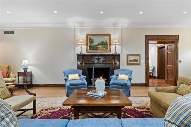 1325 N Astor Street 2, Chicago, IL 60610