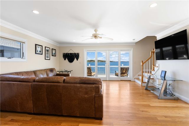 177 Seaconnet Boulevard, Portsmouth, RI 02871