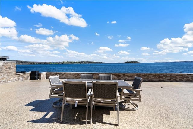177 Seaconnet Boulevard, Portsmouth, RI 02871