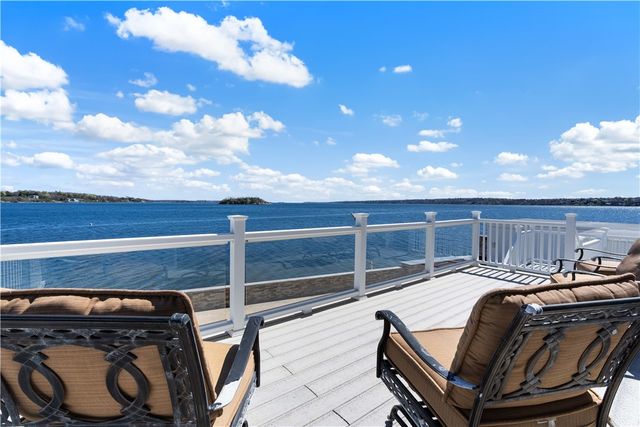 177 Seaconnet Boulevard, Portsmouth, RI 02871