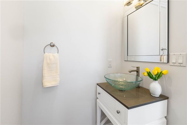 177 Seaconnet Boulevard, Portsmouth, RI 02871
