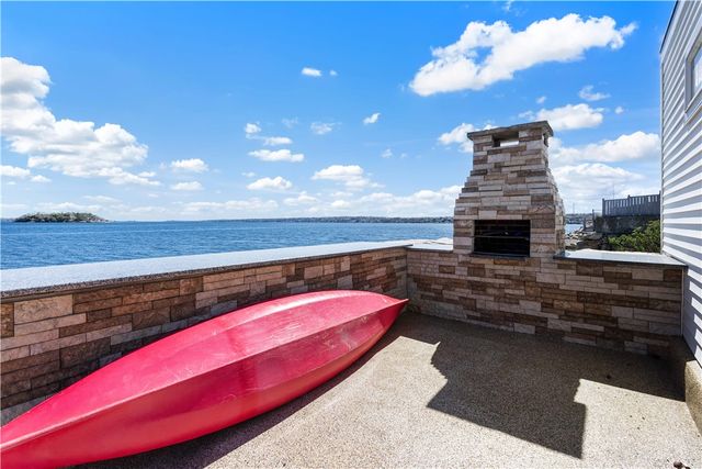 177 Seaconnet Boulevard, Portsmouth, RI 02871