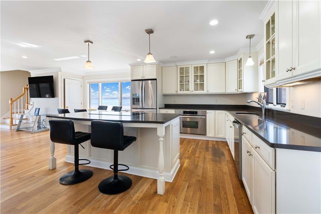 177 Seaconnet Boulevard, Portsmouth, RI 02871
