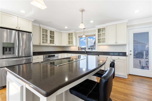 177 Seaconnet Boulevard, Portsmouth, RI 02871