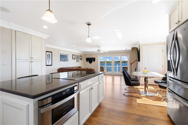 177 Seaconnet Boulevard, Portsmouth, RI 02871