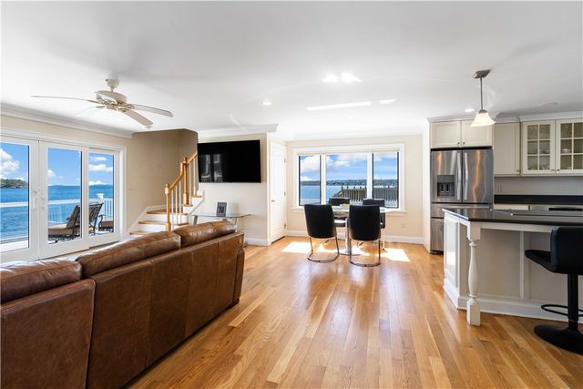 177 Seaconnet Boulevard, Portsmouth, RI 02871