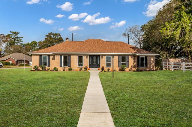 3518 Shore Shadows Drive, Crosby, TX 77532