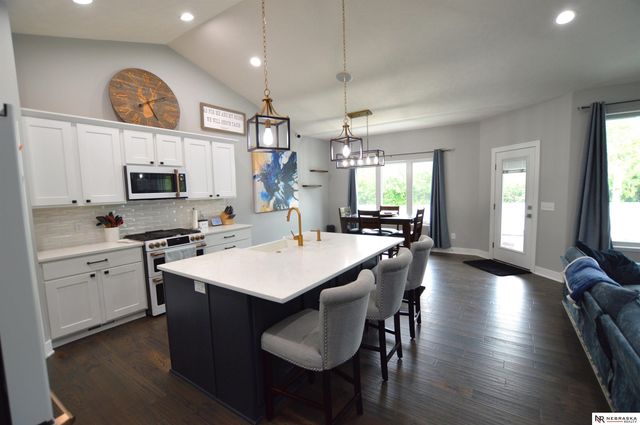 1208 Olivia Drive, Eagle, NE 68347