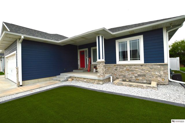 1208 Olivia Drive, Eagle, NE 68347