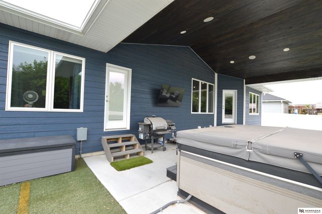 1208 Olivia Drive, Eagle, NE 68347