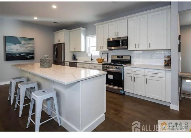 47 Glenville Road, Edison, NJ 08817
