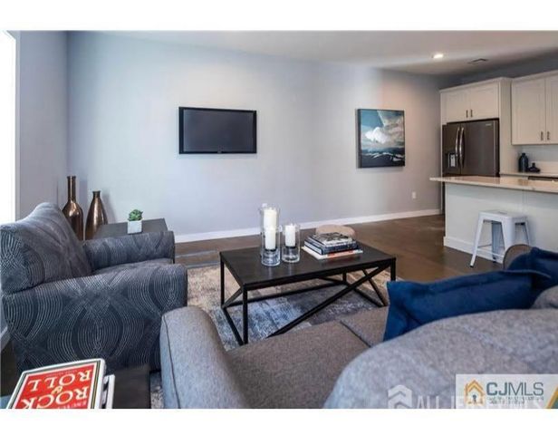 47 Glenville Road, Edison, NJ 08817